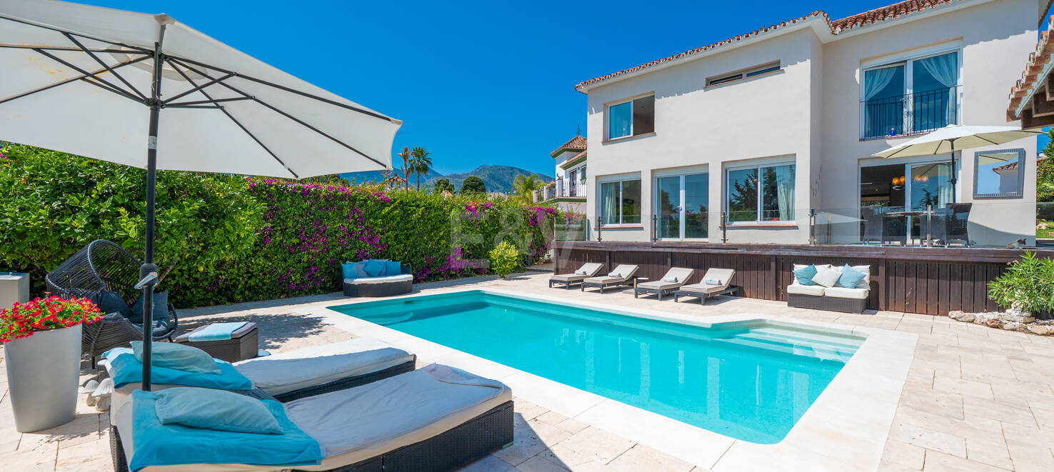 Elegant 6-Bedroom Villa with Guest House, Sea Views & Private Pool in Tranquil Río Real