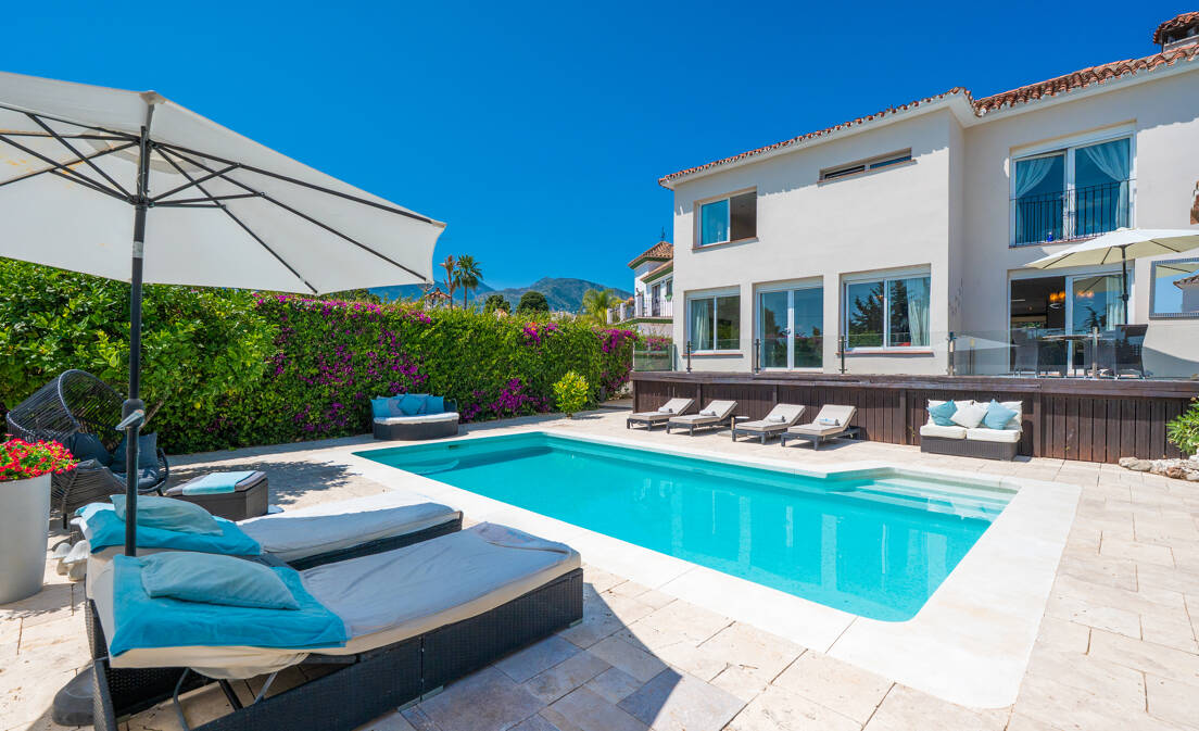 Elegant 6-Bedroom Villa with Guest House, Sea Views & Private Pool in Tranquil Río Real