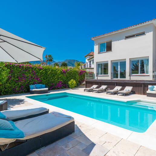 Elegant 6-Bedroom Villa with Guest House, Sea Views & Private Pool in Tranquil Río Real