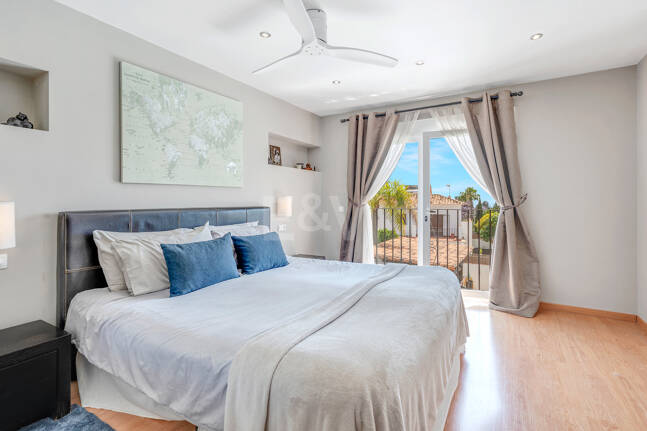 Elegant 6-Bedroom Villa with Guest House, Sea Views & Private Pool in Tranquil Río Real