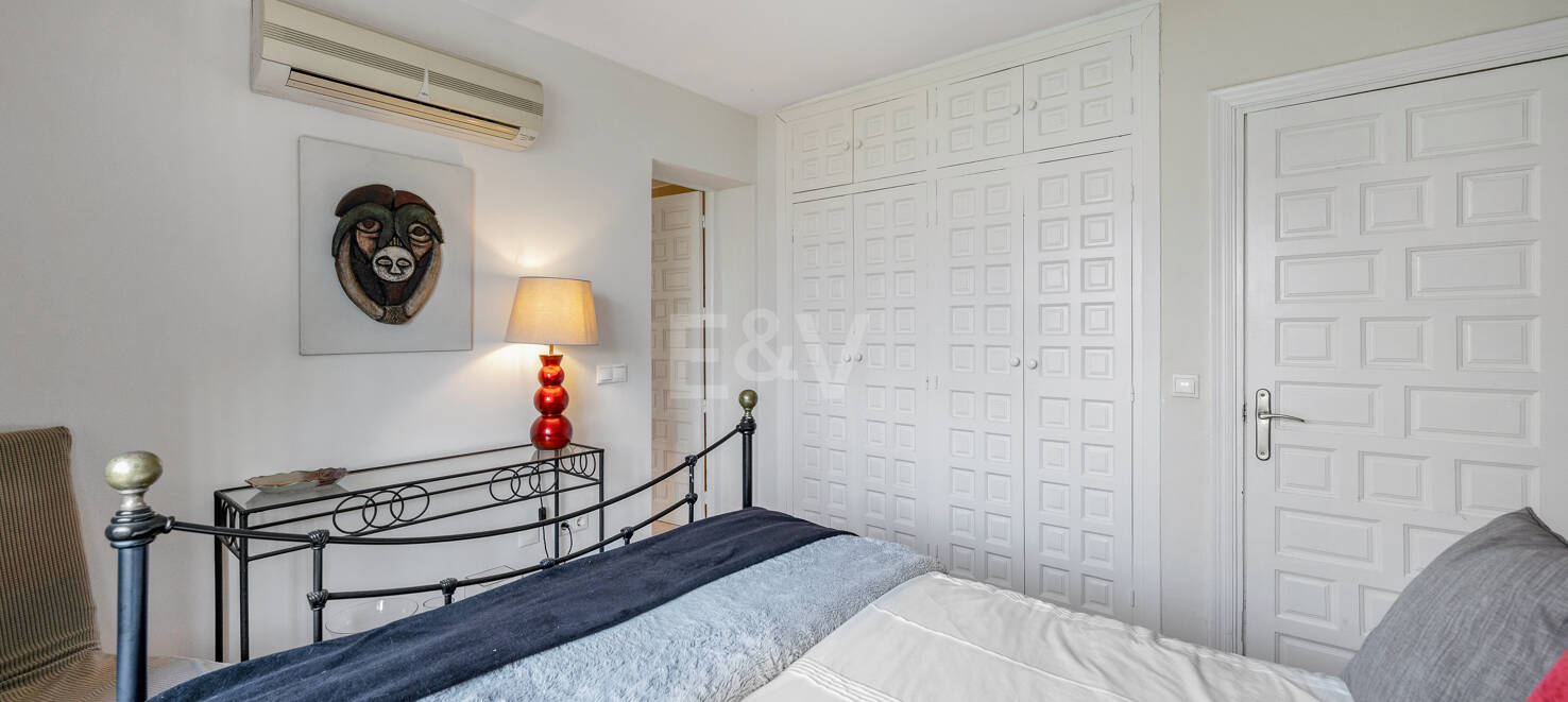 Elegant 6-Bedroom Villa with Guest House, Sea Views & Private Pool in Tranquil Río Real