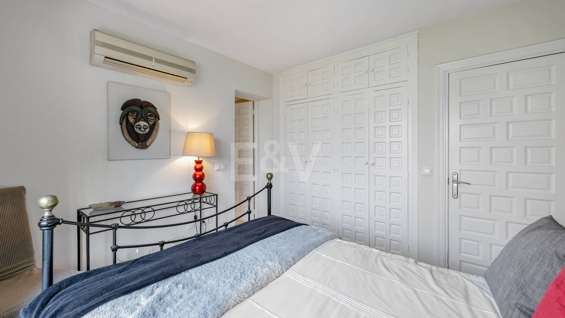 Elegant 6-Bedroom Villa with Guest House, Sea Views & Private Pool in Tranquil Río Real