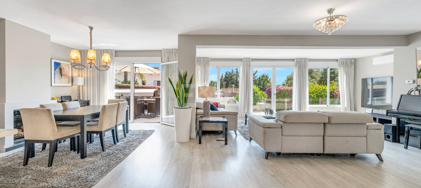 Elegant 6-Bedroom Villa with Guest House, Sea Views & Private Pool in Tranquil Río Real