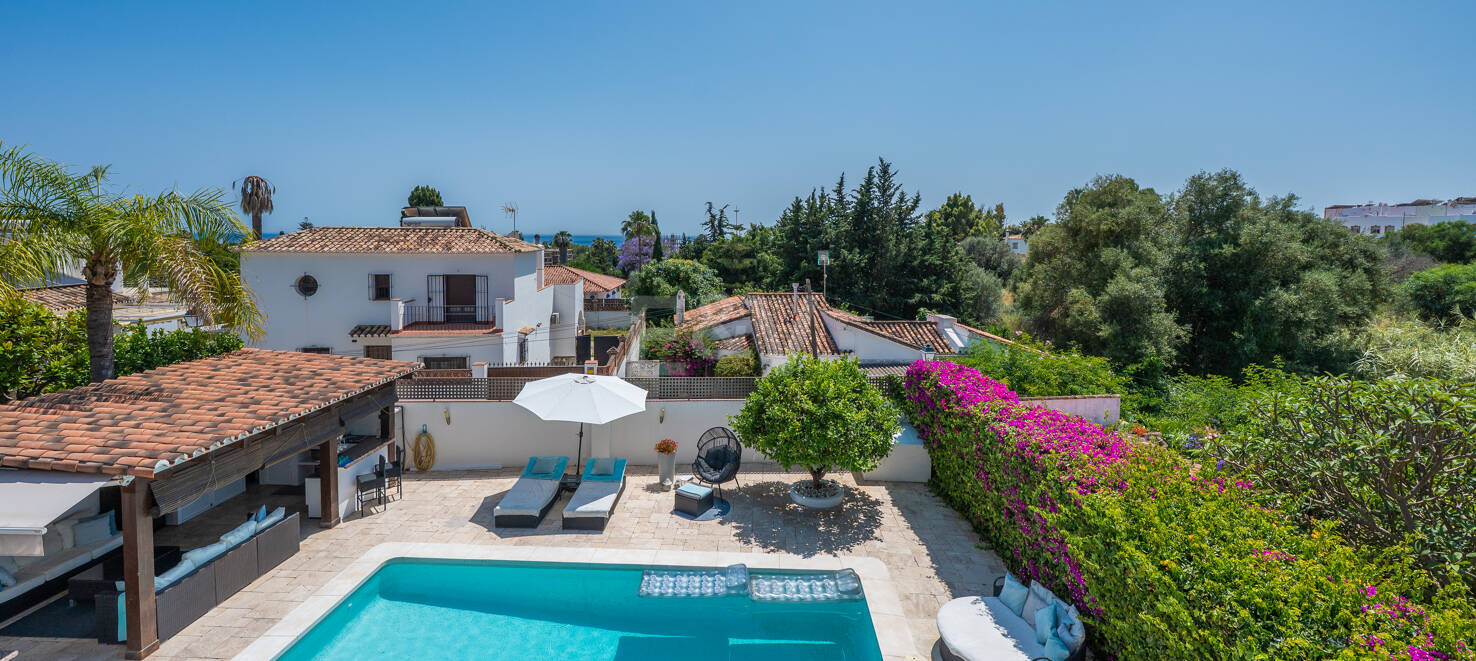 Elegant 6-Bedroom Villa with Guest House, Sea Views & Private Pool in Tranquil Río Real