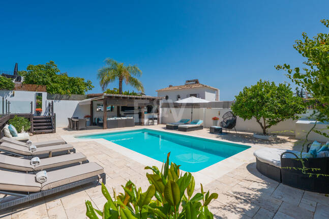 Elegant 6-Bedroom Villa with Guest House, Sea Views & Private Pool in Tranquil Río Real