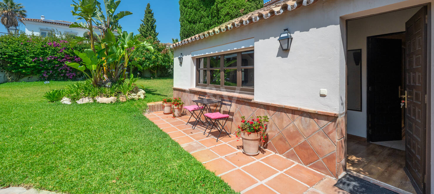 Elegant 6-Bedroom Villa with Guest House, Sea Views & Private Pool in Tranquil Río Real