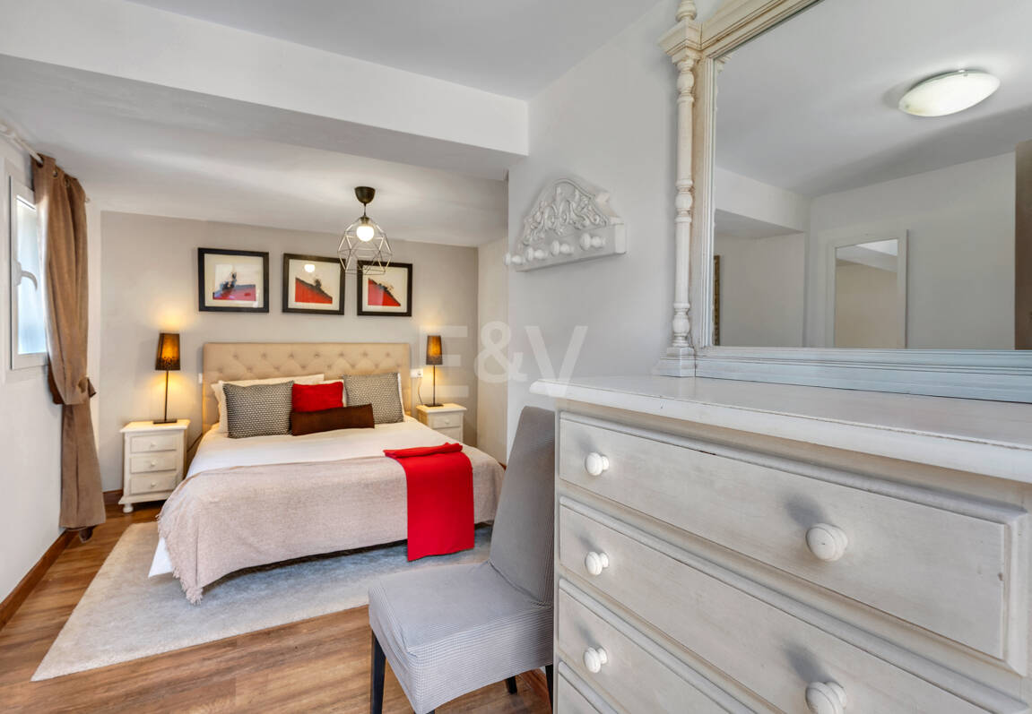 Elegant 6-Bedroom Villa with Guest House, Sea Views & Private Pool in Tranquil Río Real