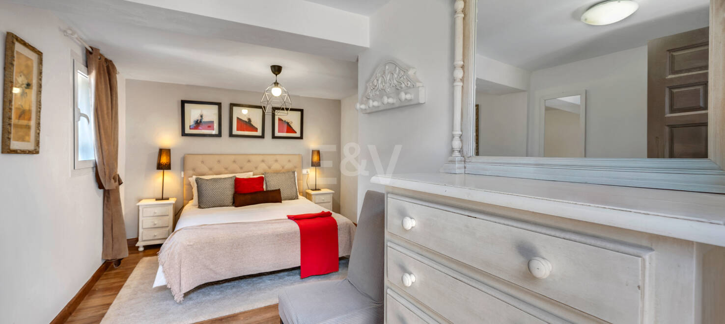 Elegant 6-Bedroom Villa with Guest House, Sea Views & Private Pool in Tranquil Río Real