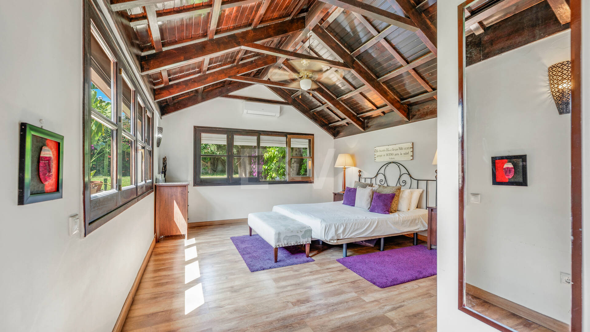 Elegant 6-Bedroom Villa with Guest House, Sea Views & Private Pool in Tranquil Río Real
