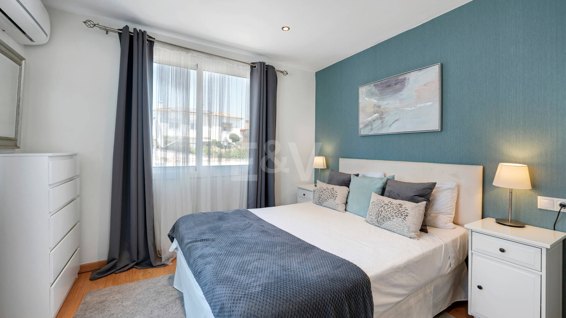 Elegant 6-Bedroom Villa with Guest House, Sea Views & Private Pool in Tranquil Río Real