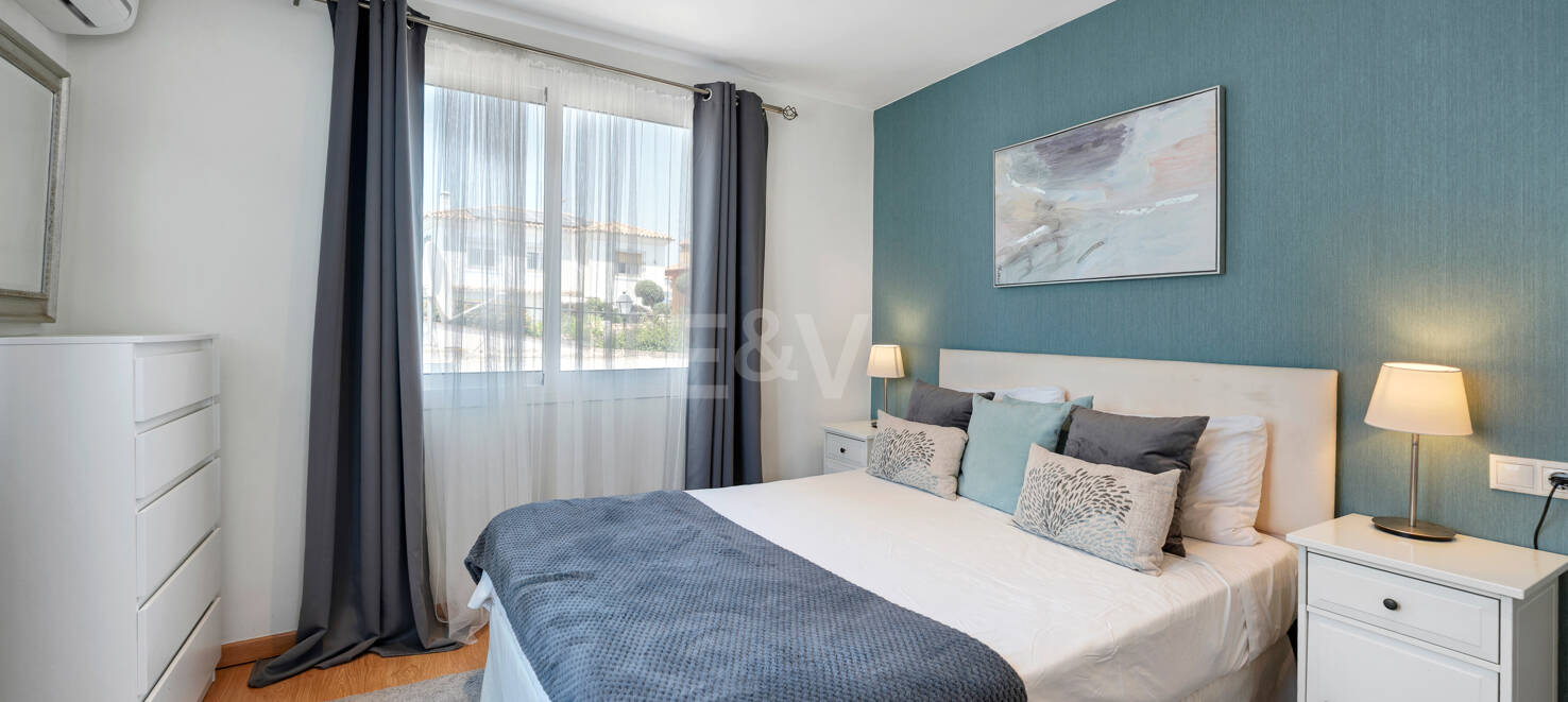 Elegant 6-Bedroom Villa with Guest House, Sea Views & Private Pool in Tranquil Río Real