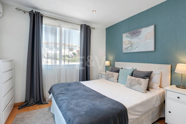 Elegant 6-Bedroom Villa with Guest House, Sea Views & Private Pool in Tranquil Río Real