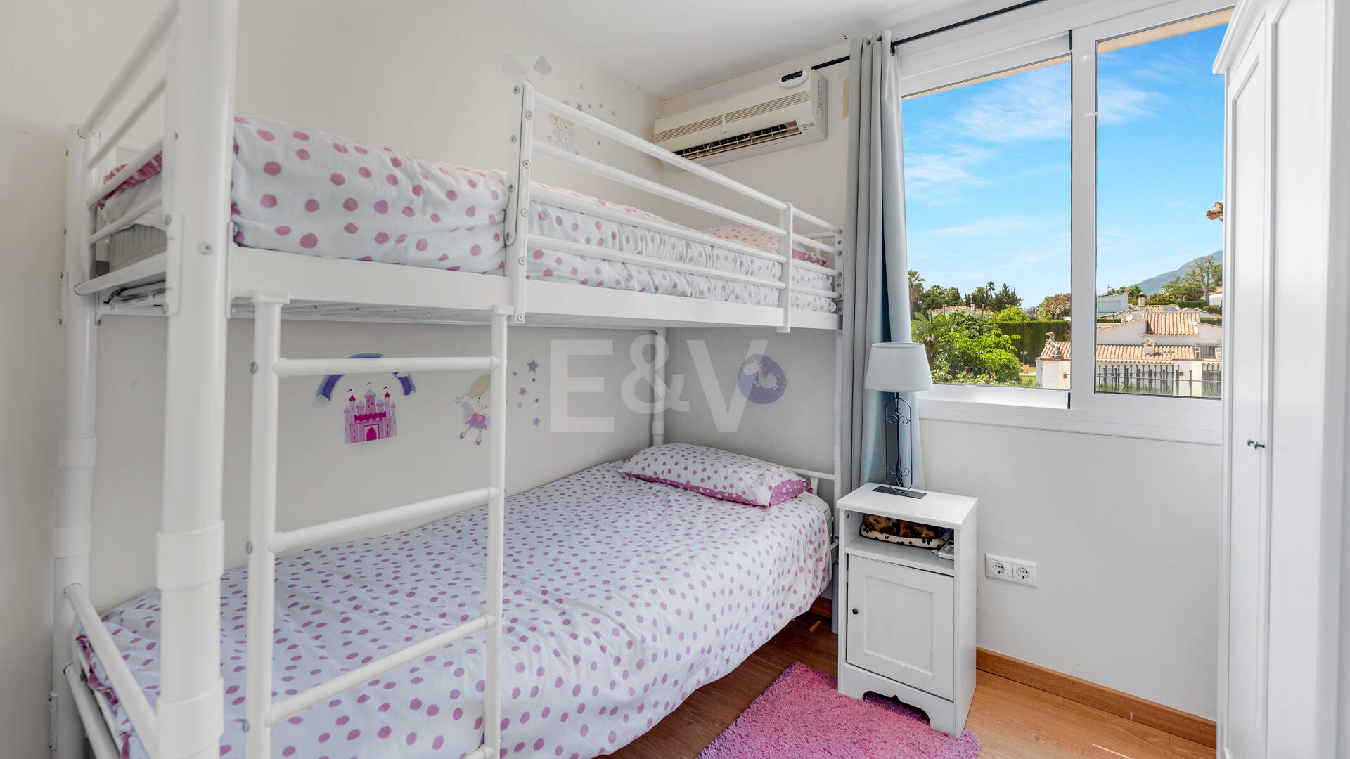 Elegant 6-Bedroom Villa with Guest House, Sea Views & Private Pool in Tranquil Río Real