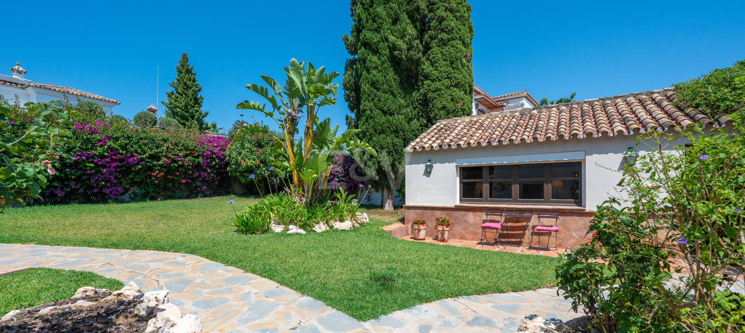 Elegant 6-Bedroom Villa with Guest House, Sea Views & Private Pool in Tranquil Río Real