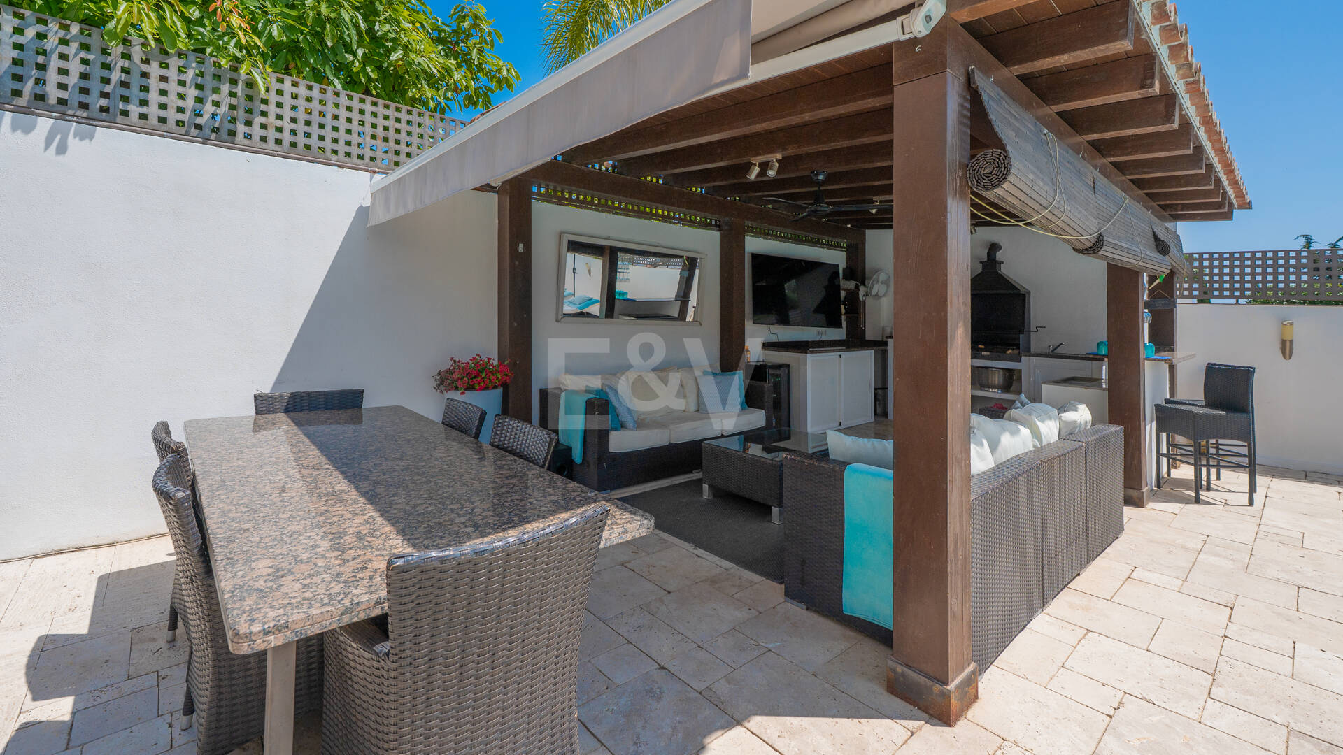 Elegant 6-Bedroom Villa with Guest House, Sea Views & Private Pool in Tranquil Río Real