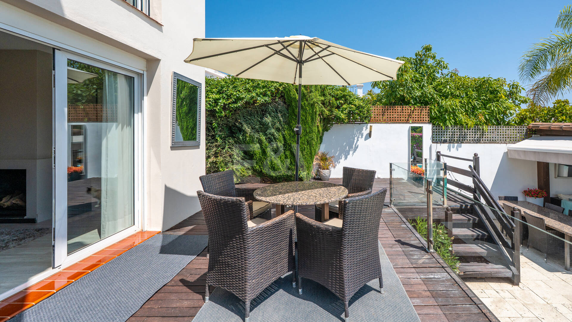 Elegant 6-Bedroom Villa with Guest House, Sea Views & Private Pool in Tranquil Río Real