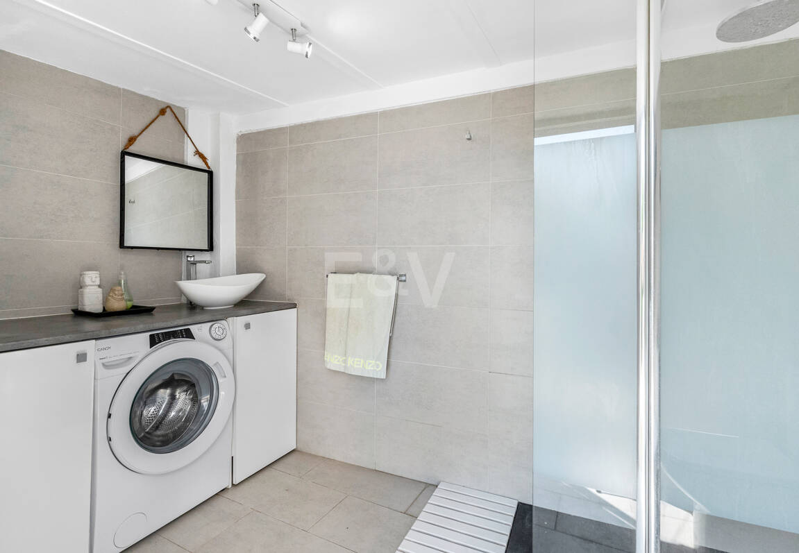 Elegant 6-Bedroom Villa with Guest House, Sea Views & Private Pool in Tranquil Río Real