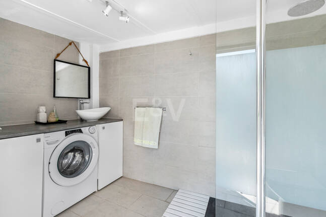 Elegant 6-Bedroom Villa with Guest House, Sea Views & Private Pool in Tranquil Río Real