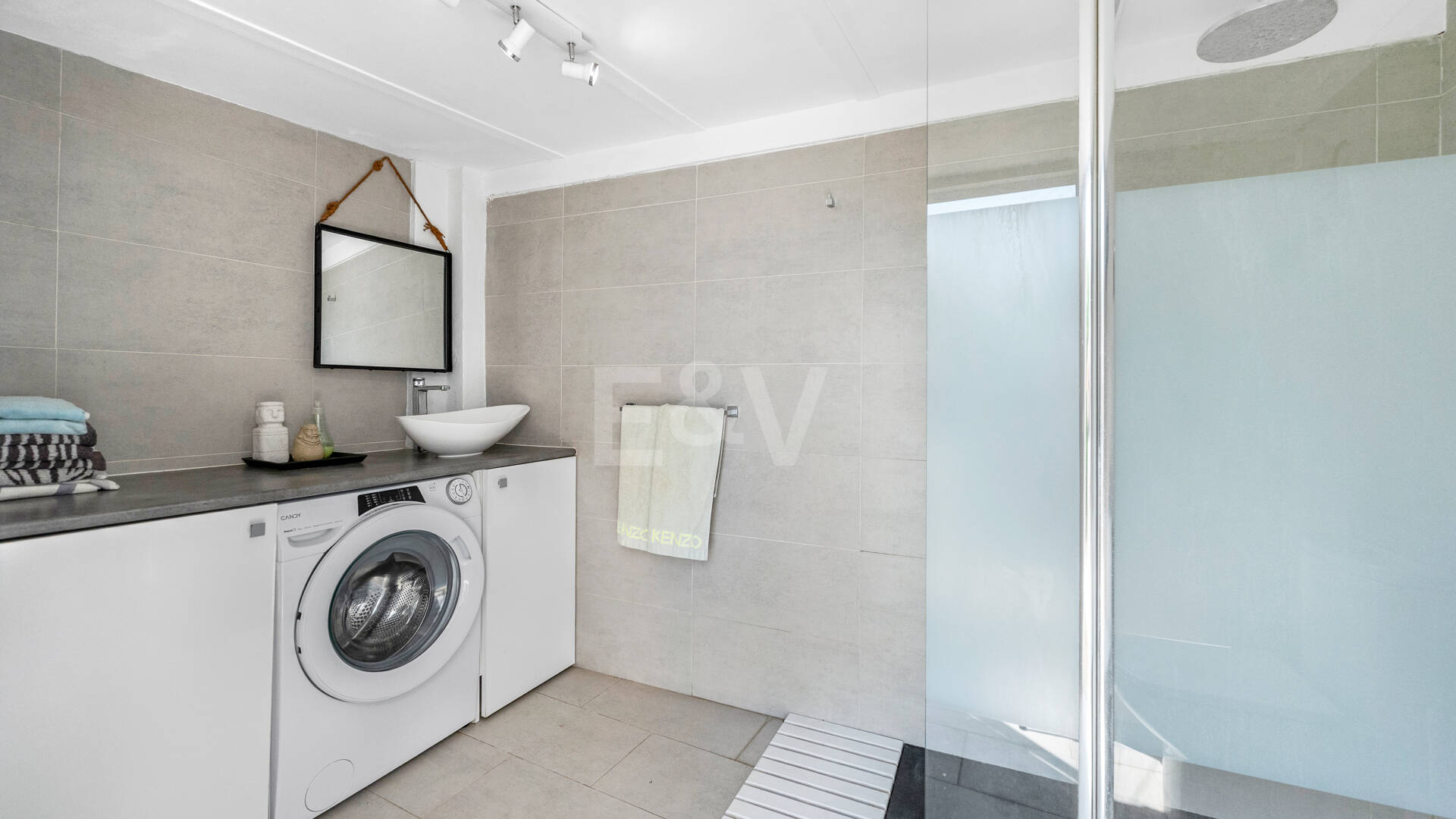 Elegant 6-Bedroom Villa with Guest House, Sea Views & Private Pool in Tranquil Río Real