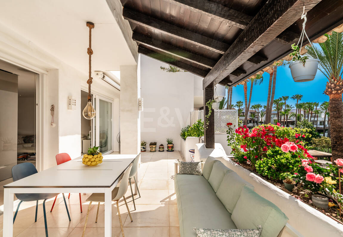 Elegante ático dúplex orientado al sur en Marina Puente Romano