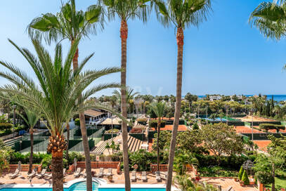 Elegante ático dúplex orientado al sur en Marina Puente Romano