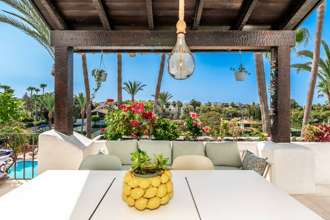 Elegante ático dúplex orientado al sur en Marina Puente Romano