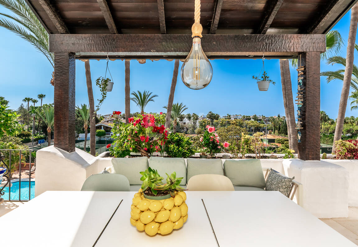 Elegante ático dúplex orientado al sur en Marina Puente Romano