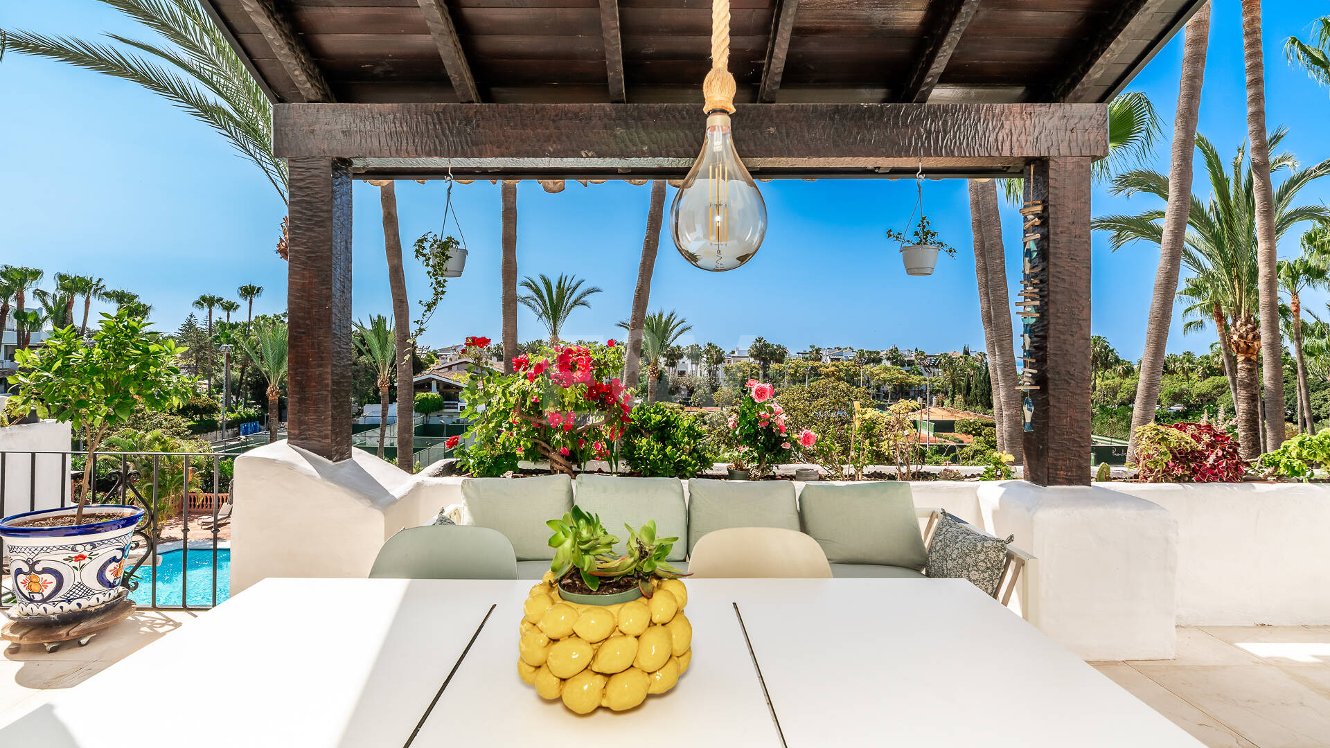 Elegante ático dúplex orientado al sur en Marina Puente Romano