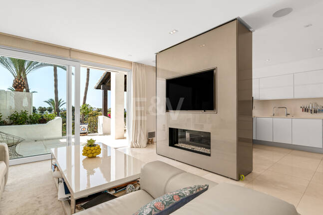 Elegante ático dúplex orientado al sur en Marina Puente Romano