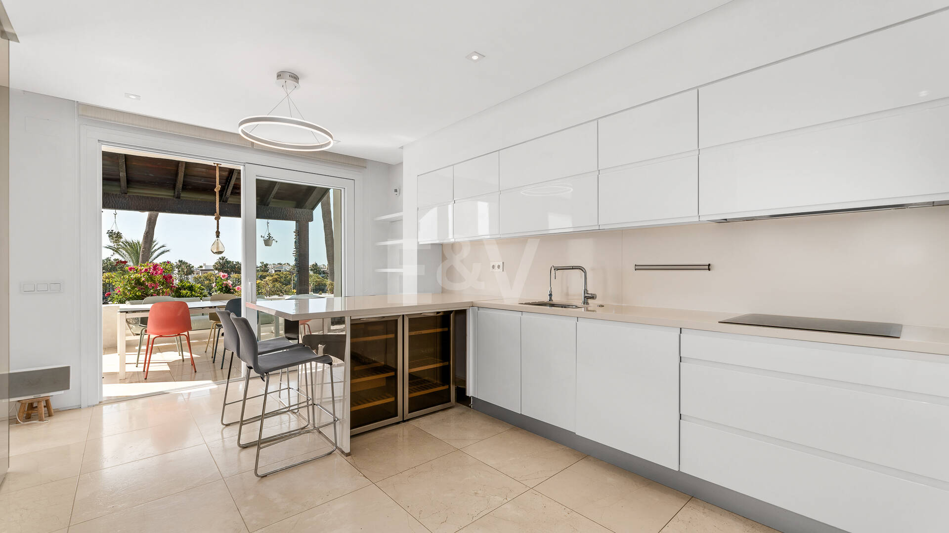 Élégante maison duplex Sud à Marina Puente Romano