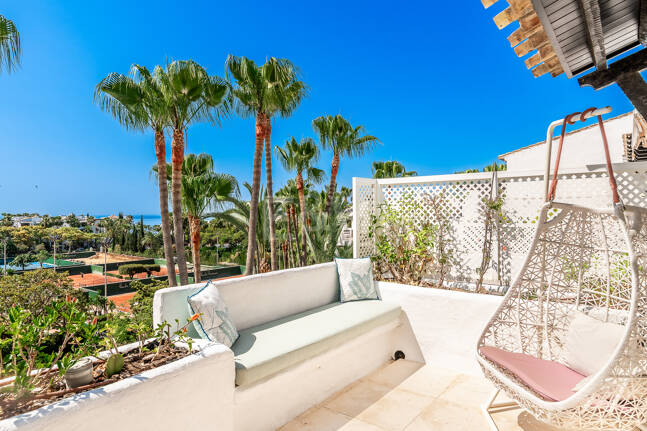 Elegante ático dúplex orientado al sur en Marina Puente Romano