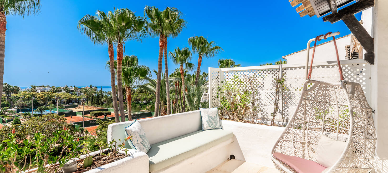 Elegant South-Facing Duplex Penthouse in Marina Puente Romano