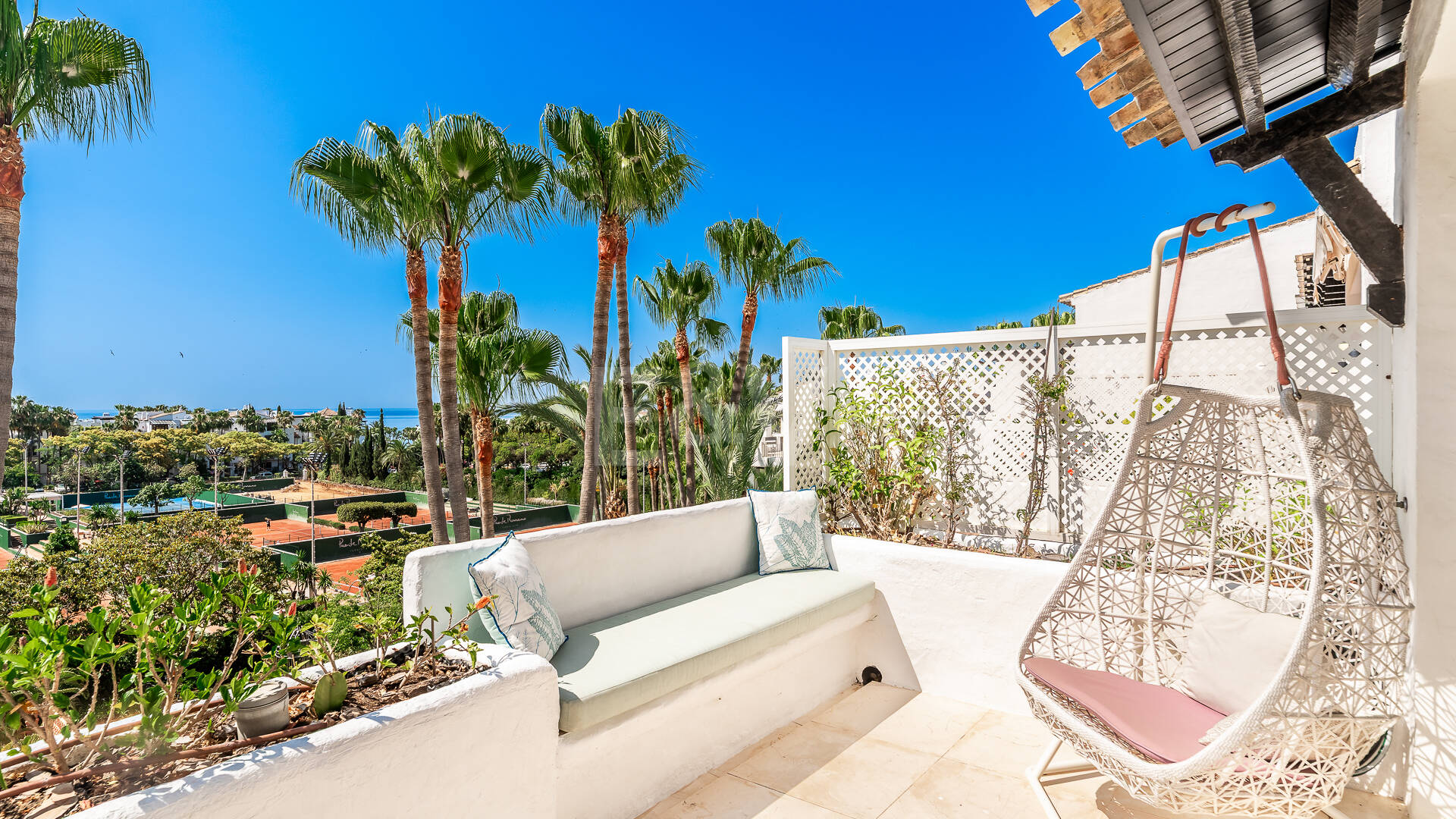 Élégante maison duplex Sud à Marina Puente Romano