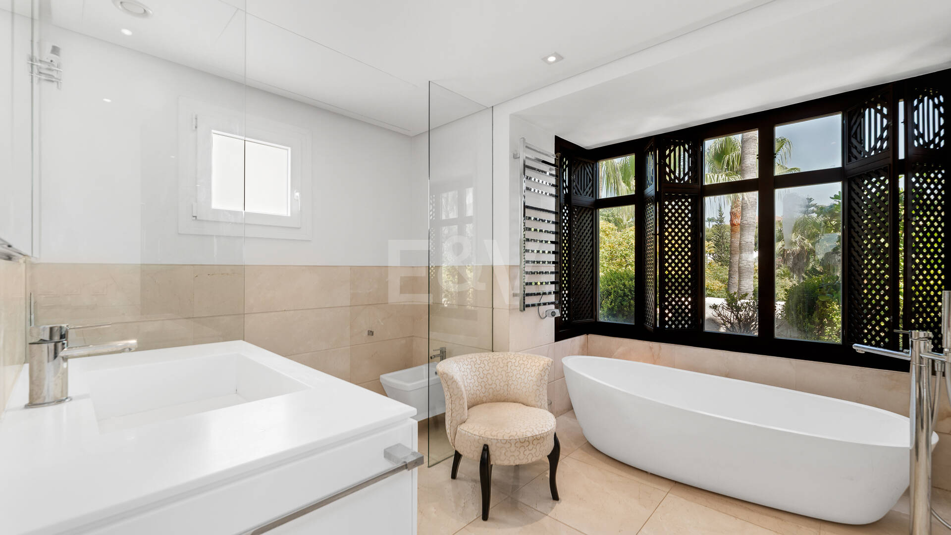 Élégante maison duplex Sud à Marina Puente Romano