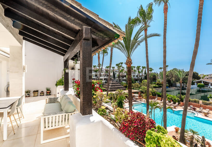 Elegante ático dúplex orientado al sur en Marina Puente Romano