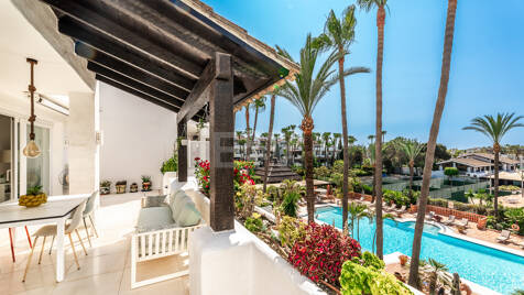 Elegantes, nach Süden ausgerichtetes Duplex-Penthouse in Marina Puente Romano