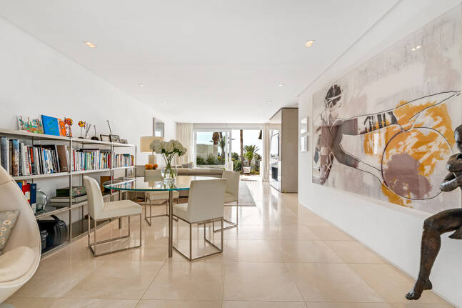 Elegante ático dúplex orientado al sur en Marina Puente Romano