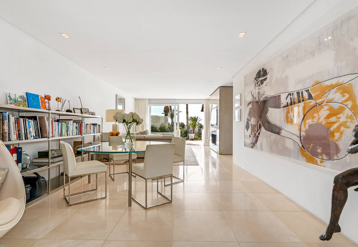 Elegante ático dúplex orientado al sur en Marina Puente Romano