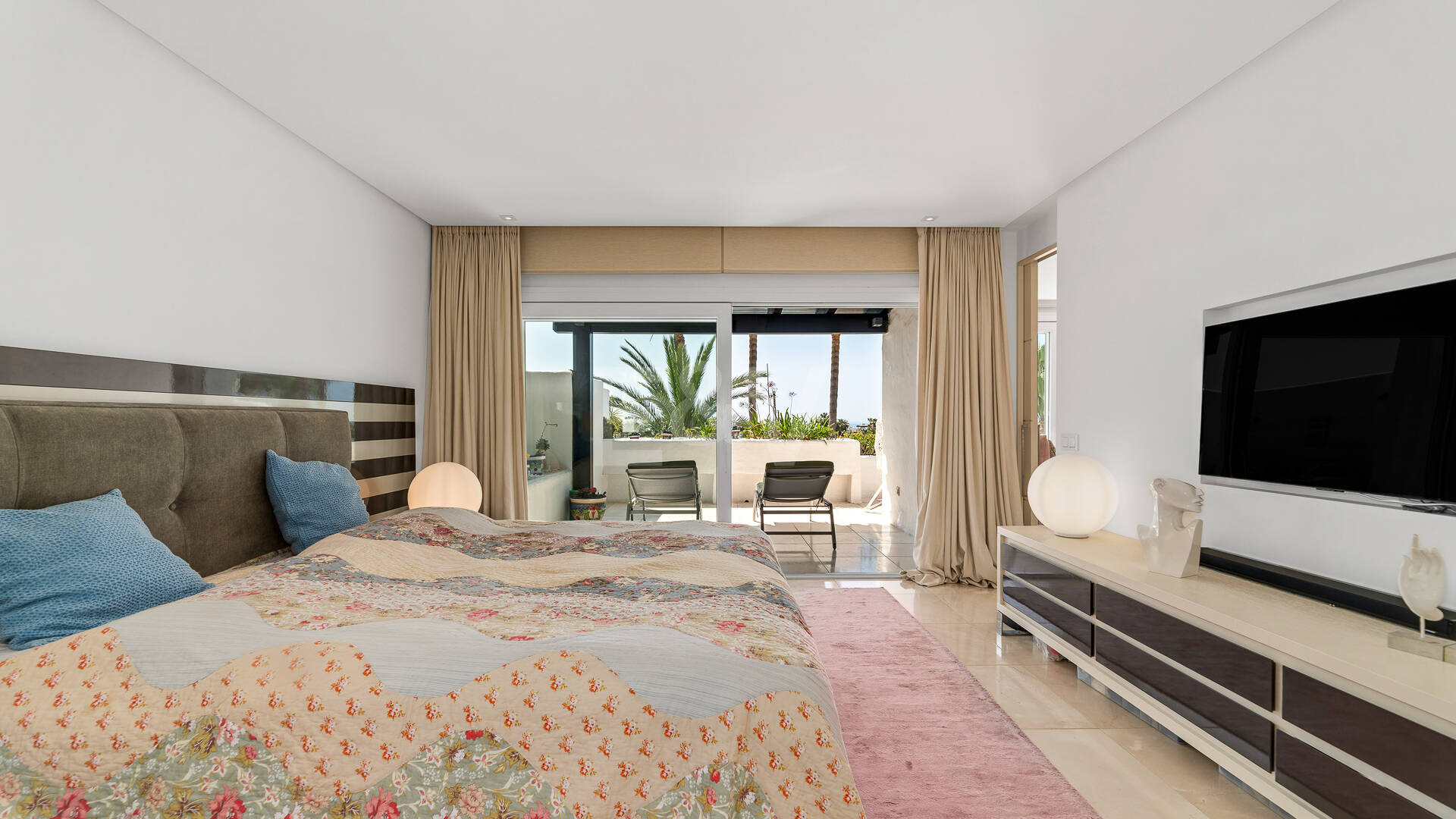 Élégante maison duplex Sud à Marina Puente Romano