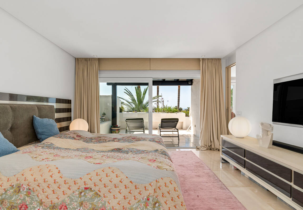 Elegante ático dúplex orientado al sur en Marina Puente Romano