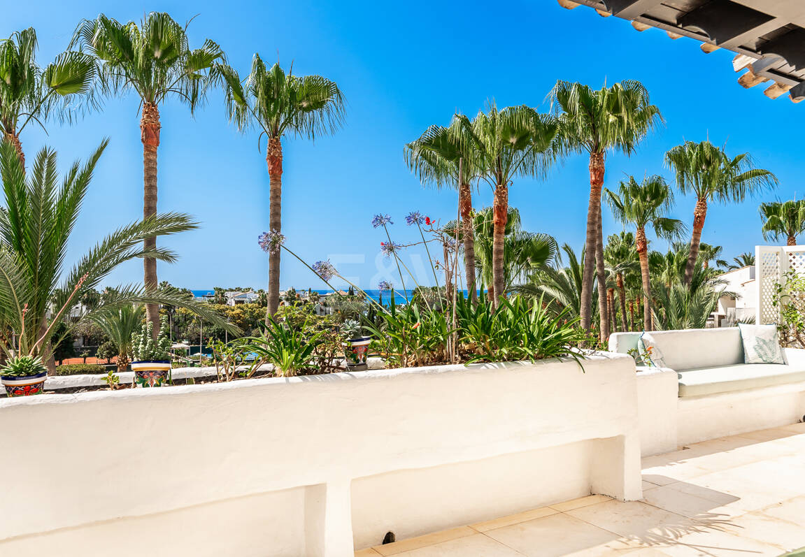 Elegante ático dúplex orientado al sur en Marina Puente Romano