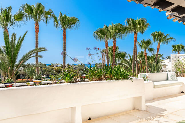 Elegante ático dúplex orientado al sur en Marina Puente Romano