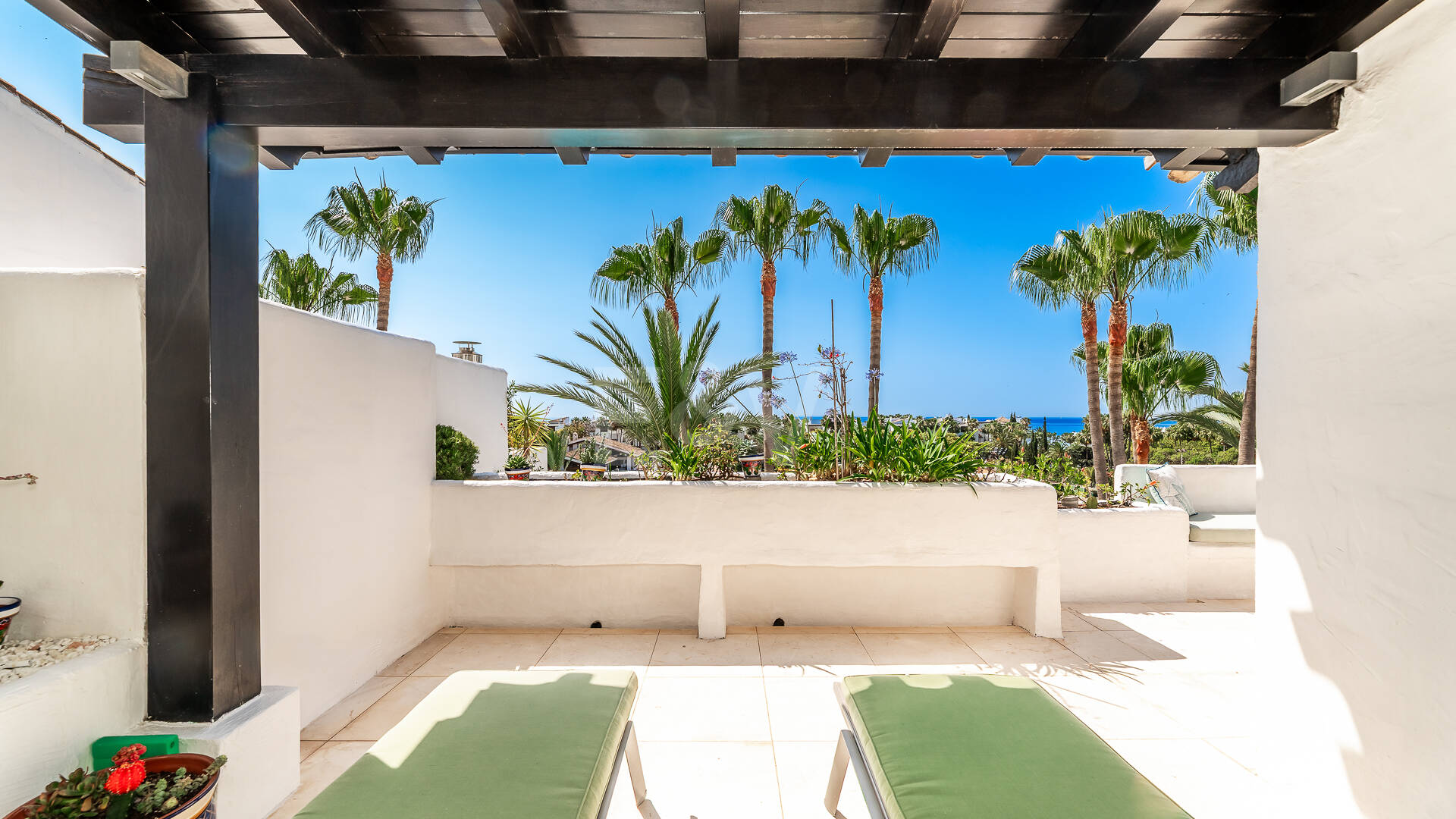 Élégante maison duplex Sud à Marina Puente Romano