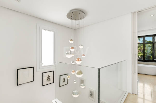 Elegante ático dúplex orientado al sur en Marina Puente Romano