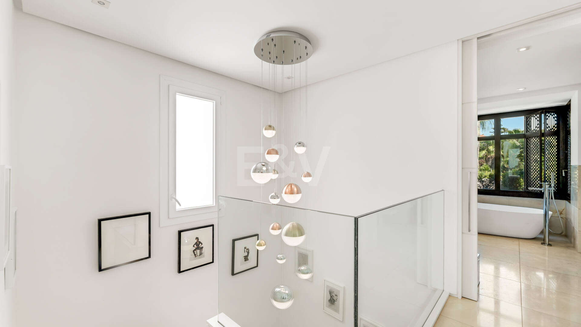 Elegante ático dúplex orientado al sur en Marina Puente Romano