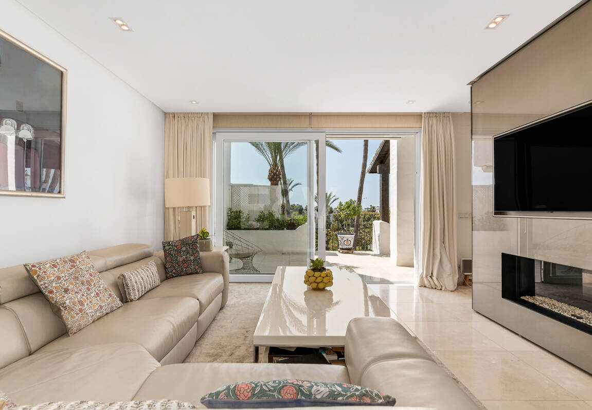 Elegante ático dúplex orientado al sur en Marina Puente Romano