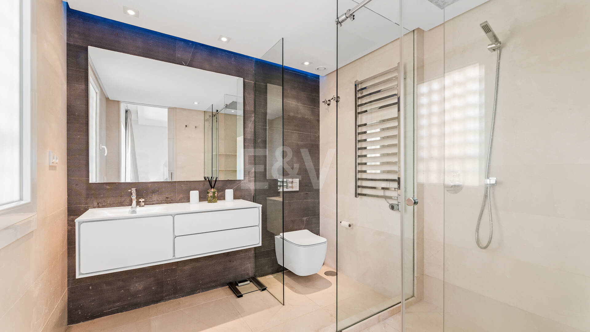 Élégante maison duplex Sud à Marina Puente Romano