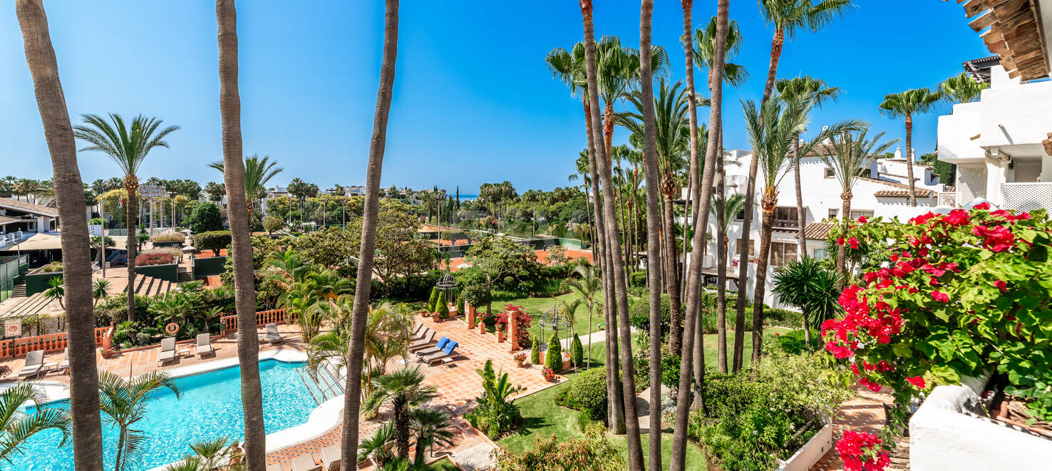 Elegant South-Facing Duplex Penthouse in Marina Puente Romano