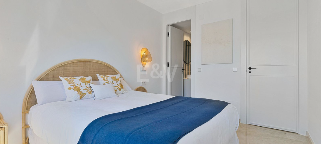 Beautifully Renovated Beachside Townhouse with Private Pool and Rooftop Terraces