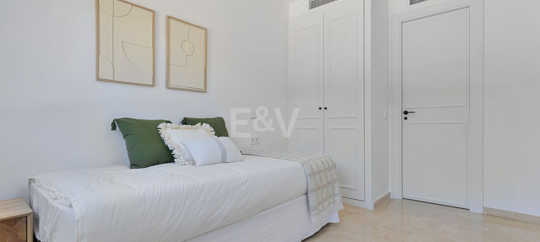 Beautifully Renovated Beachside Townhouse with Private Pool and Rooftop Terraces